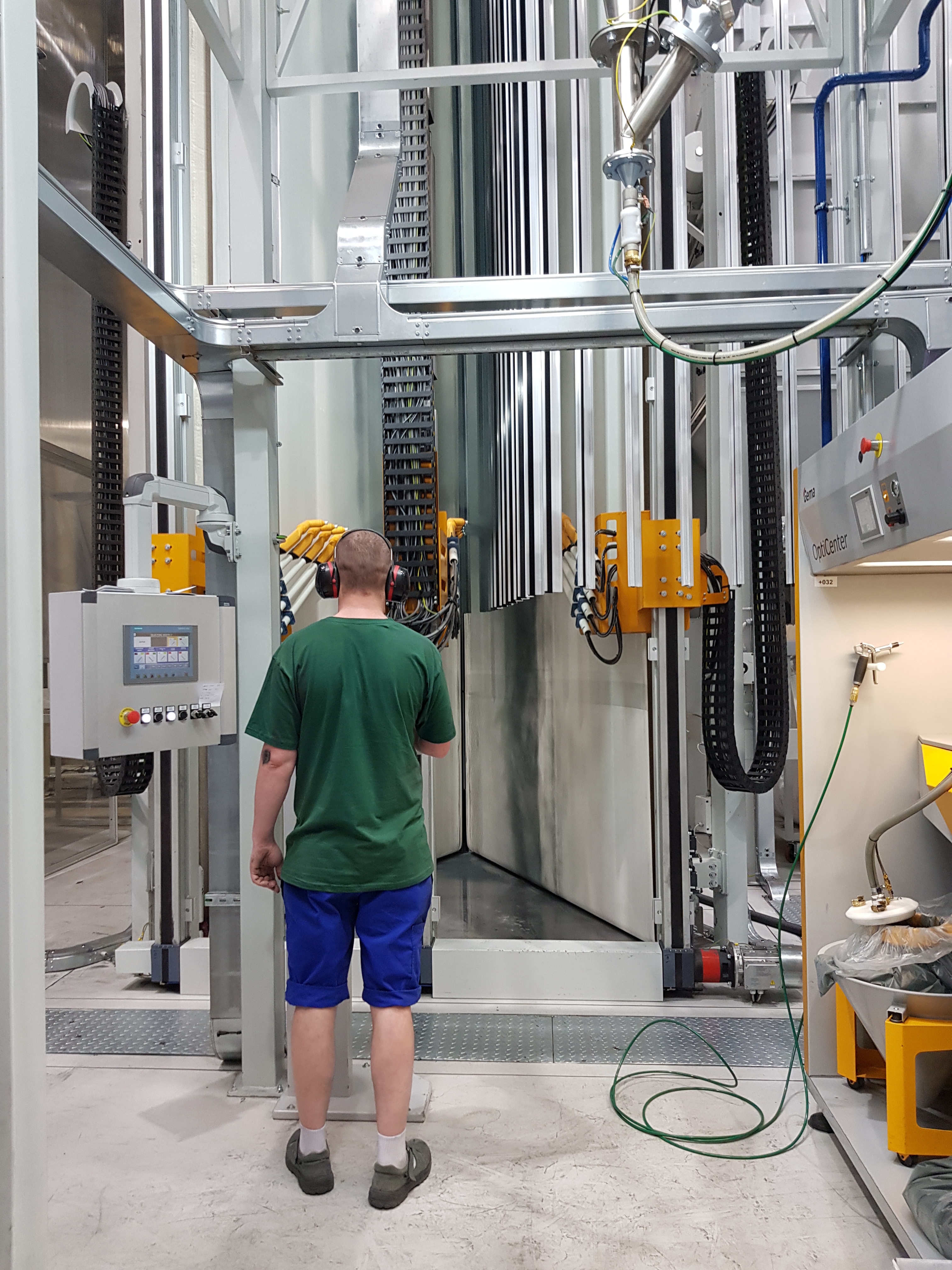 A doua instalatie de vopsire verticala cu particule de pulberi a fost instalata la fabrica Aliplast din Lublin, Polonia