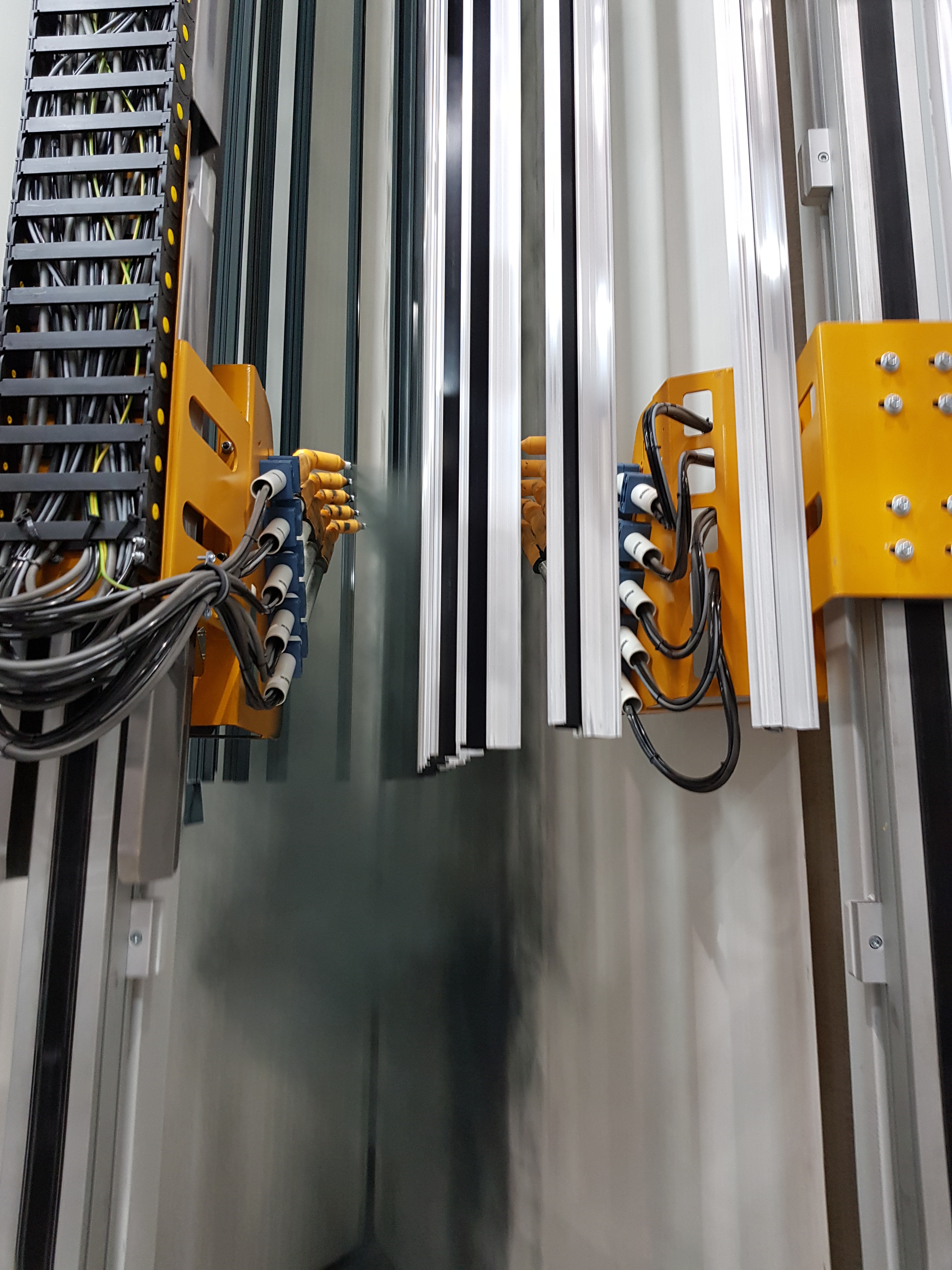 A doua instalatie de vopsire verticala cu particule de pulberi a fost instalata la fabrica Aliplast din Lublin, Polonia