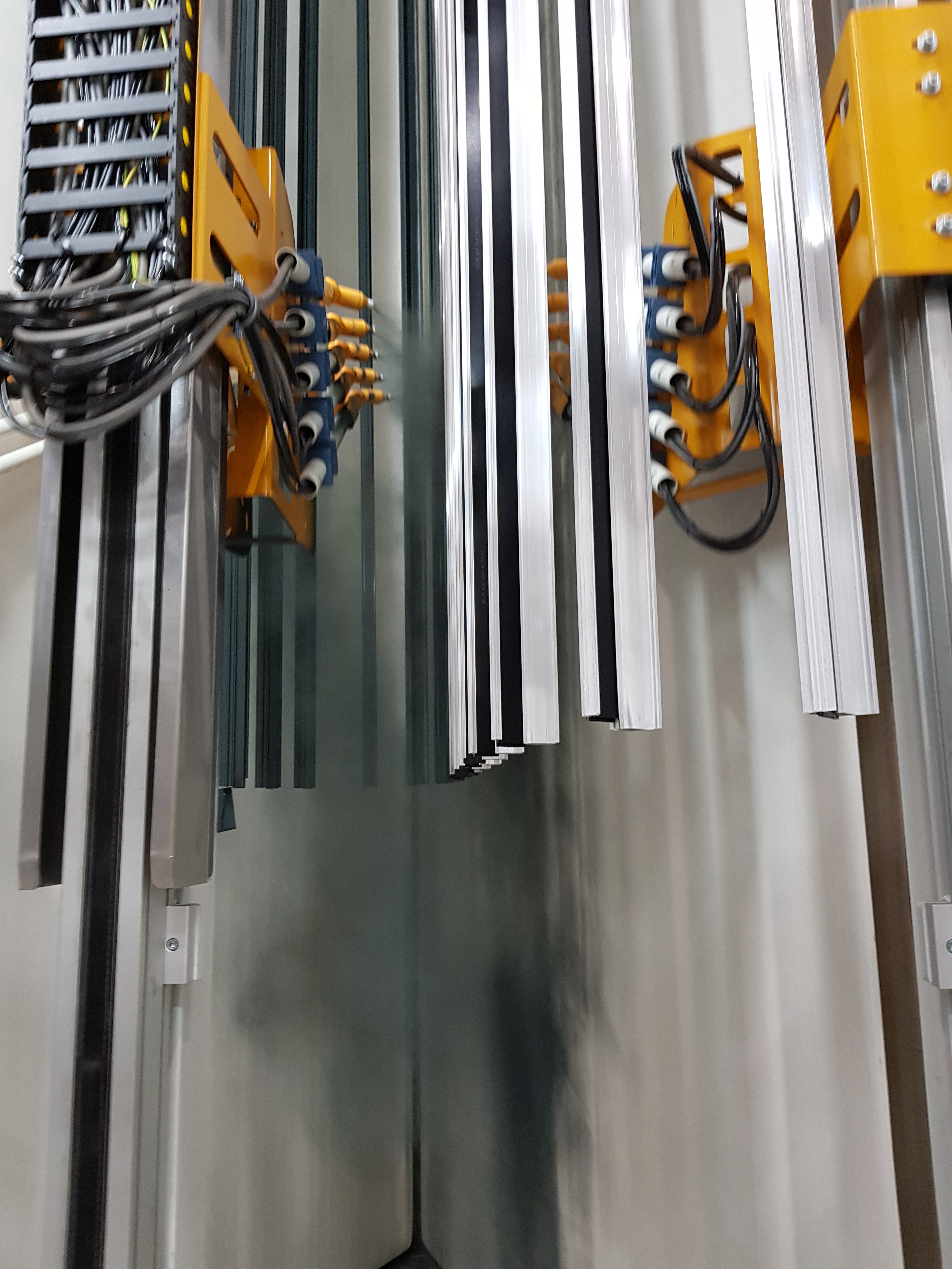 A doua instalatie de vopsire verticala cu particule de pulberi a fost instalata la fabrica Aliplast din Lublin, Polonia