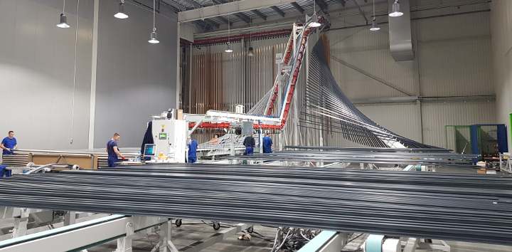 aliplast_a_doua_instalatie_vopsire_verticala_particule_pulbere_aliplast_lublin_polonia_1