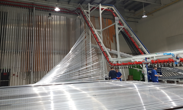 aliplast_a_doua_instalatie_vopsire_verticala_particule_pulbere_aliplast_lublin_polonia_2