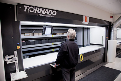 De ce investesc companiile in masini automate de depozitare?