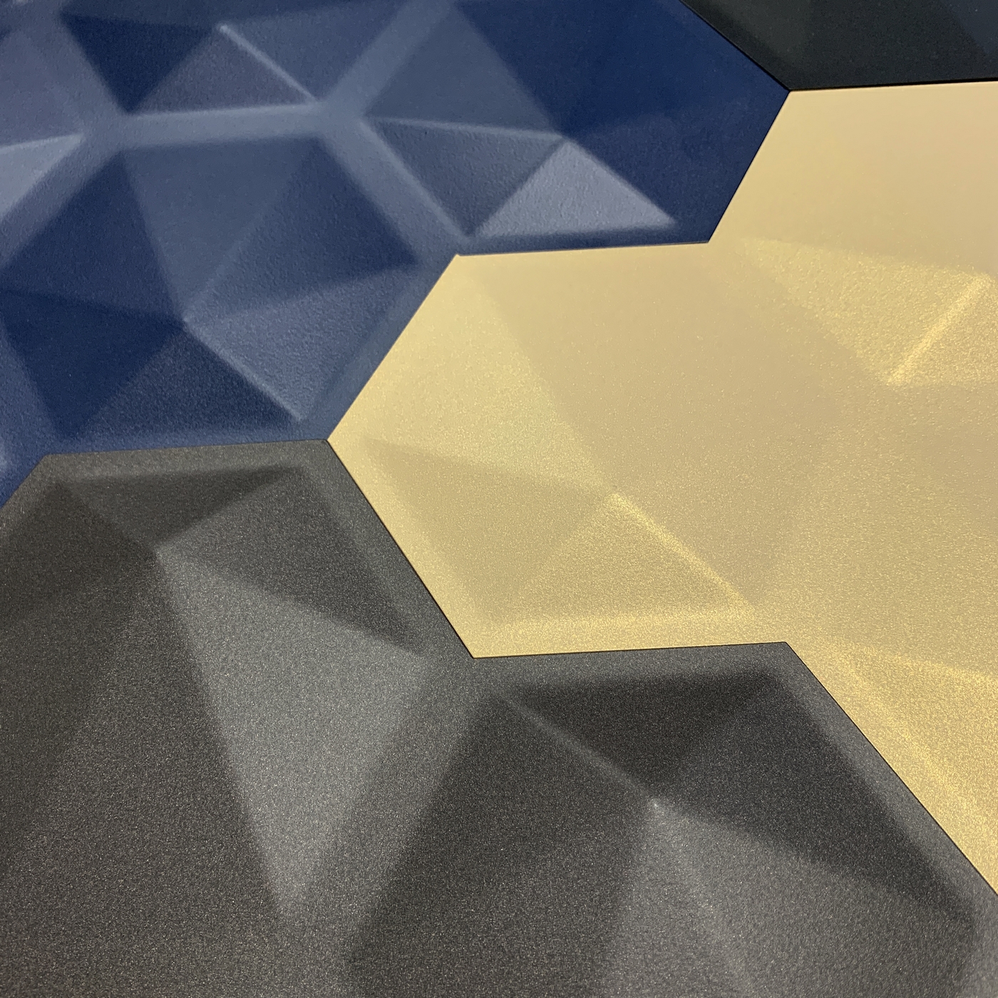 TIGER Coatings ofera produse cu efecte metalice si 3D metalice, finisaje mate si culori anodizate (Copyright 