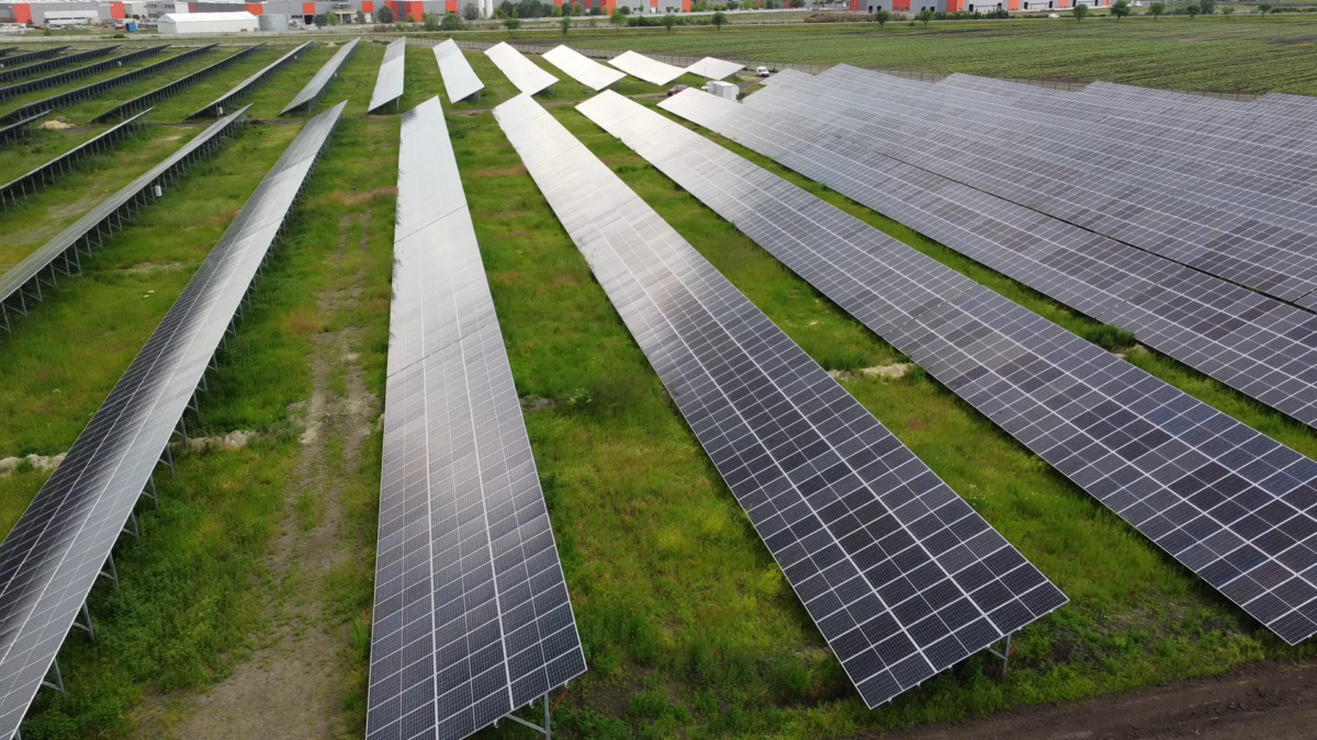 Sisteme de montaj pentru panouri fotovoltaice cu instalare la sol E-Solar