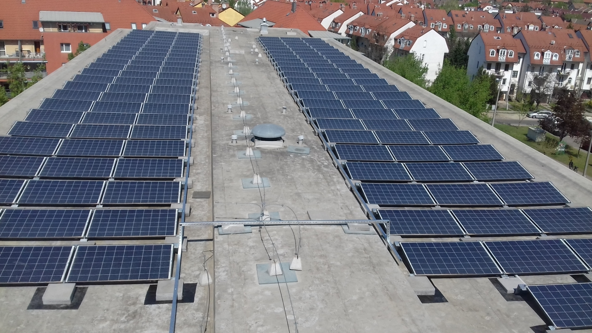 Sisteme de montaj pentru panouri fotovoltaice Easyflat cu instalare pe acoperisuri plate