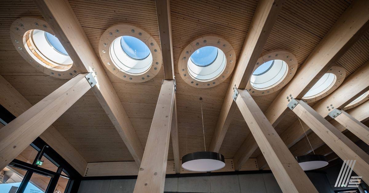 Versiunea rotunda a elementului de sticla Lamilux CI-System F100 a fost distinsa cu premiul The German Design Award