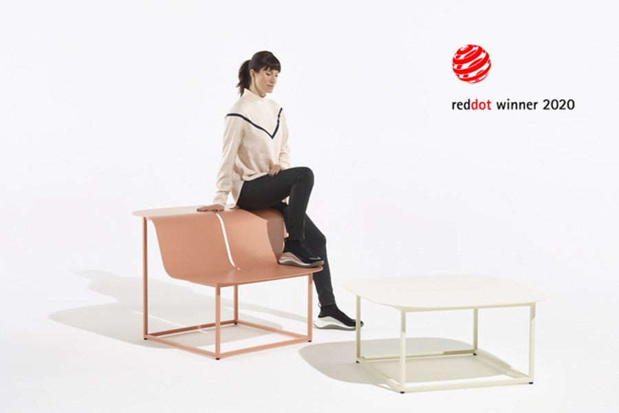 Colectia de mobilier pentru exterior al designerului Lucie Koldová a castigat un premiu Red Dot design 2020