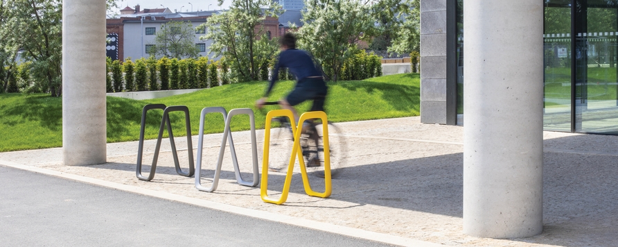 Banca mmcité Emau si rastelul mmcité pentru bicicleta Elk au obtinut prestigiosul premiu pentru design, GOOD DESIGN, pentru anul 2021