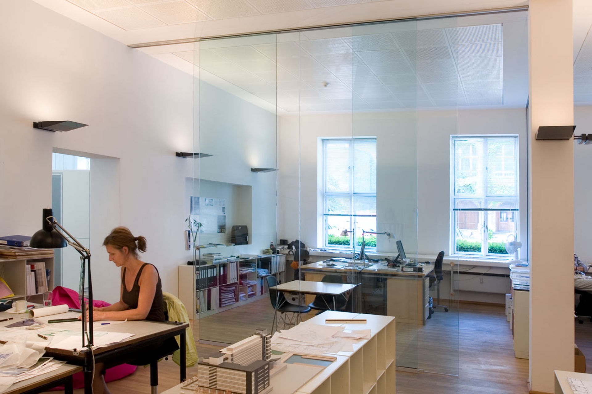 DEKO partition - fast and flexible space division solutions for workspaces
