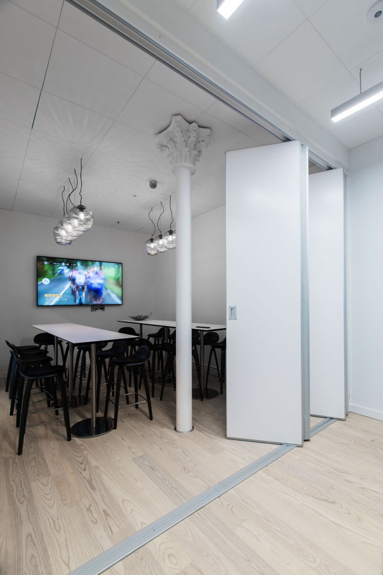 DEKO partition - fast and flexible space division solutions for workspaces
