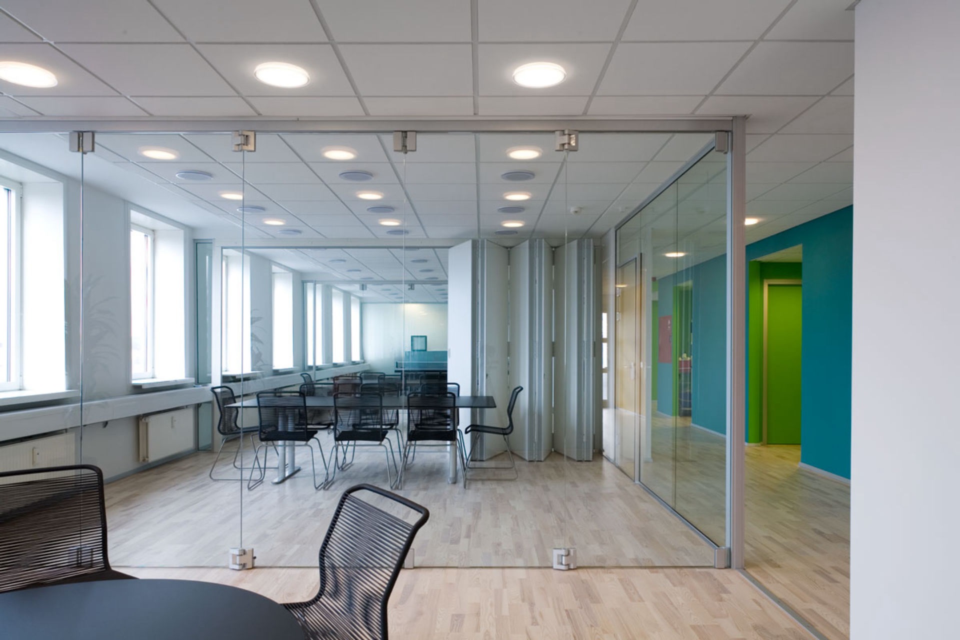 DEKO partition - fast and flexible space division solutions for workspaces