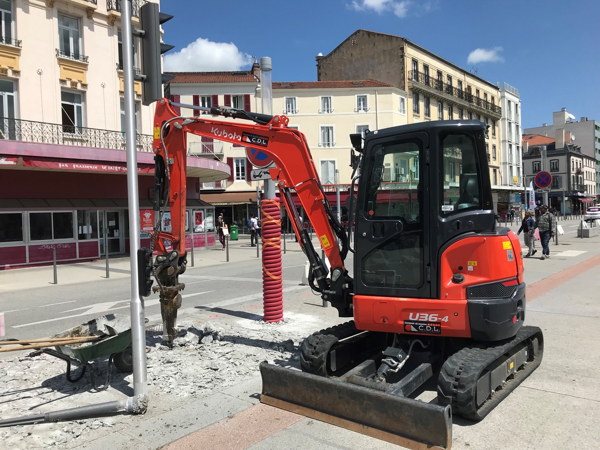 Mini-excavatorul cu raza zero de rotire Kubota U36-4