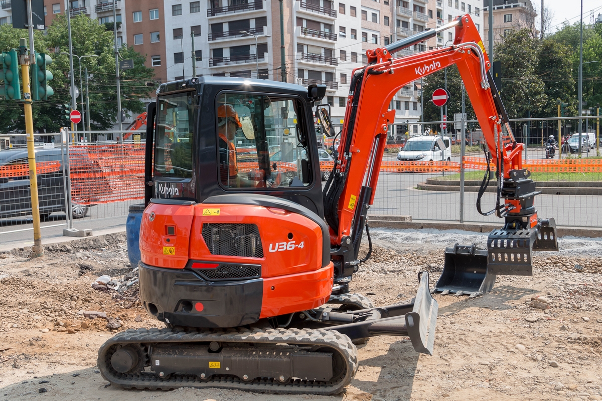 Mini-excavatorul cu raza zero de rotire Kubota U36-4