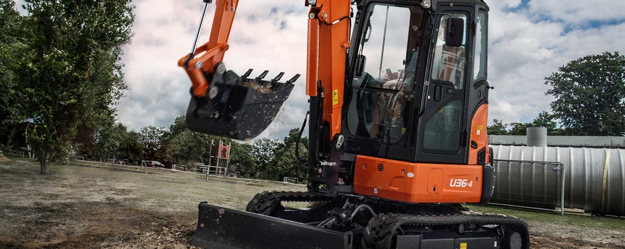 Mini-excavatorul cu raza zero de rotire Kubota U36-4