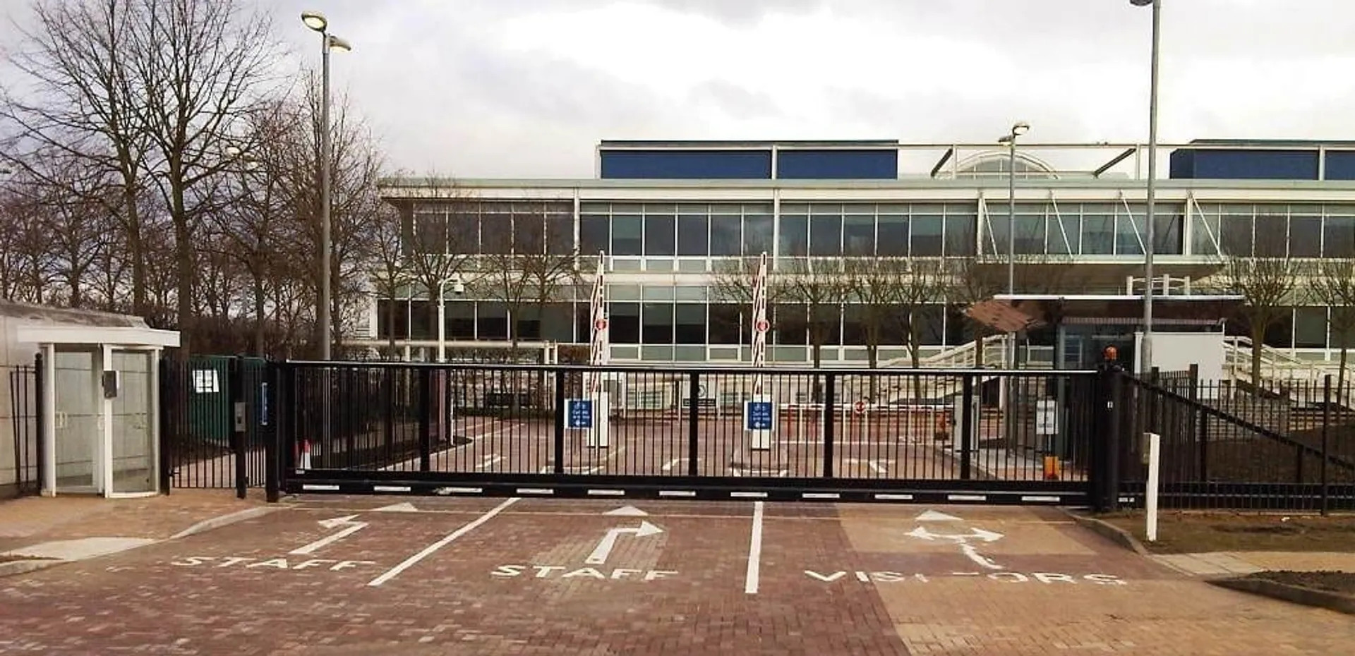 Poarta culisanta in consola cu deschidere mare Atlas XL