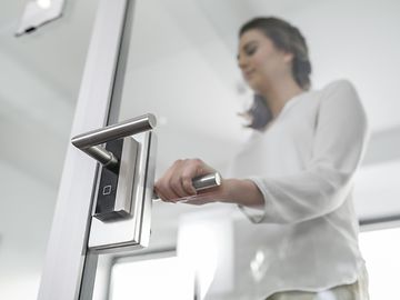 Sistem de inchidere digitala dormakaba
