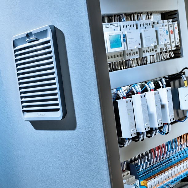 Ventilatoare filtrante Finder seria 7F pentru dulapuri de comanda