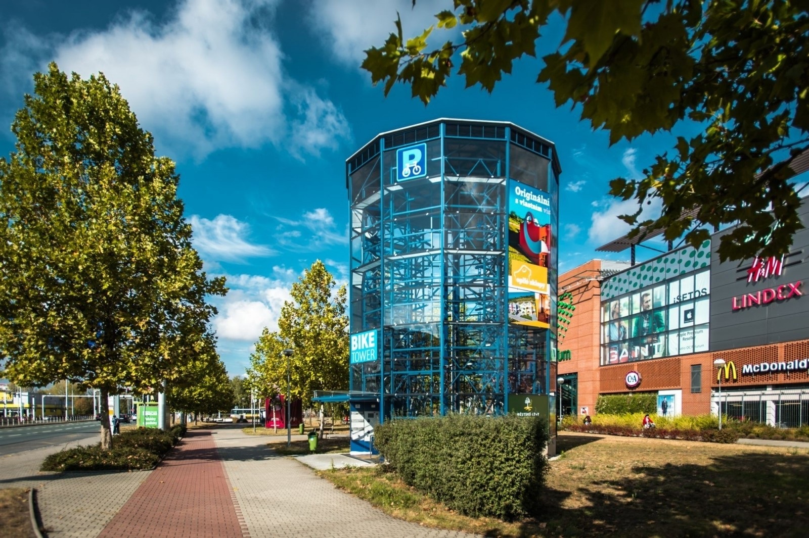 Bike Tower - parcare pentru biciclete sau trotinete