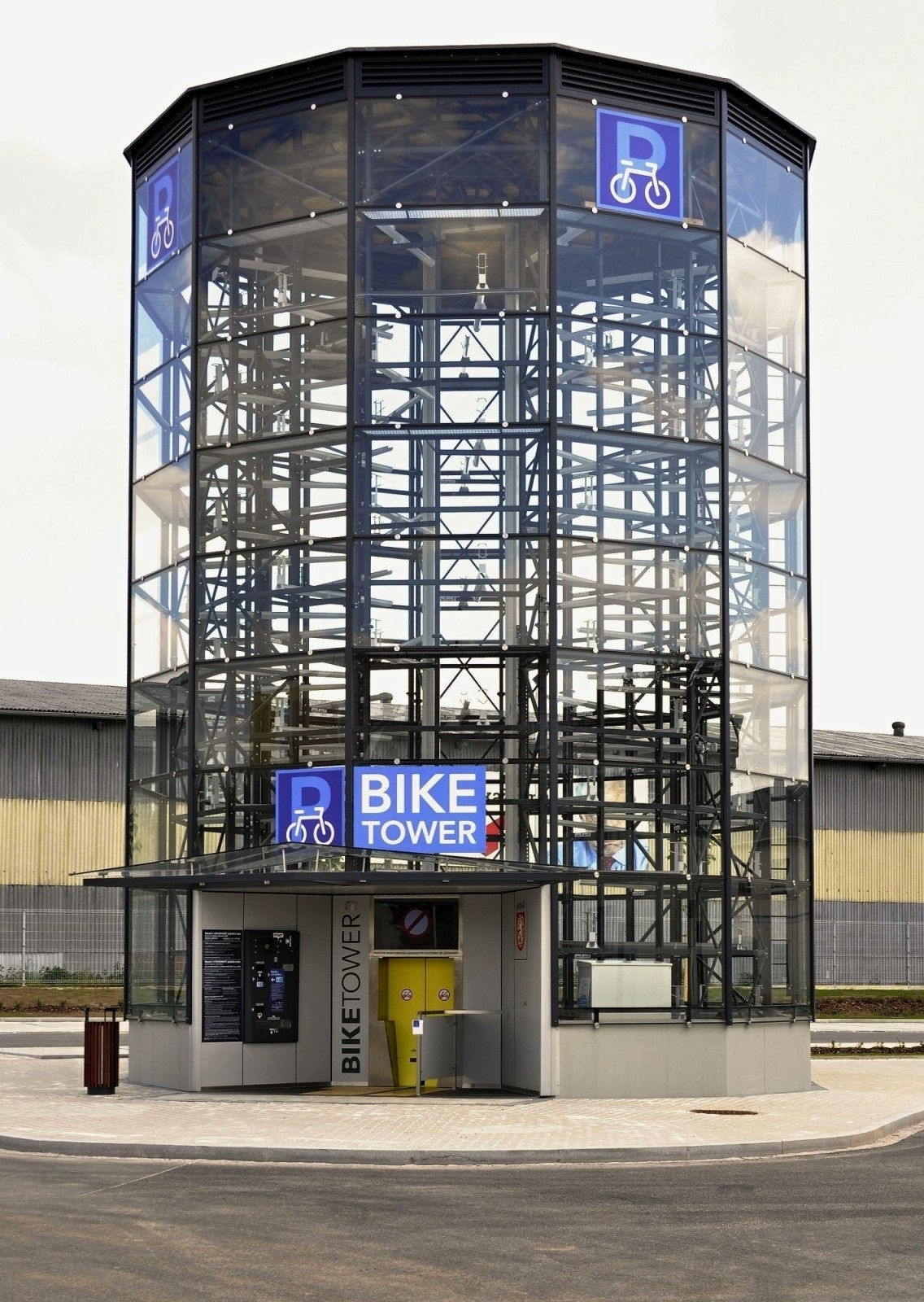 Bike Tower - parcare pentru biciclete sau trotinete
