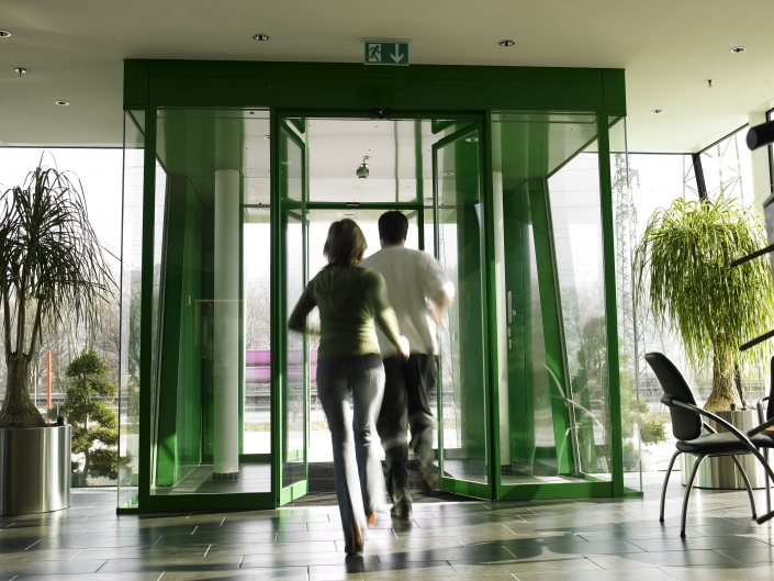 Usi automate KADRA cu sistem break-out