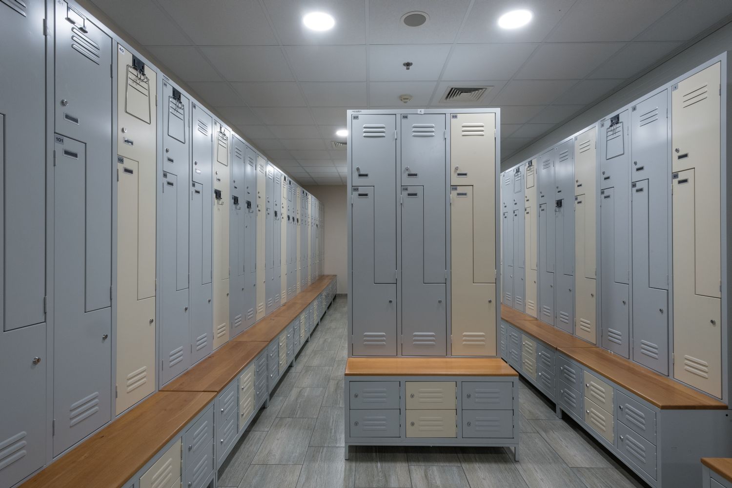 Dulapuri pentru vestiar cu banca si compartiment pantofi metaloBox Plus Z6