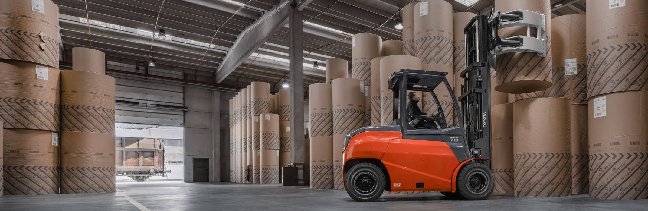 Noul video de prezentare a stivuitorului electric de mare capacitate Toyota Traigo80 6-8 tone