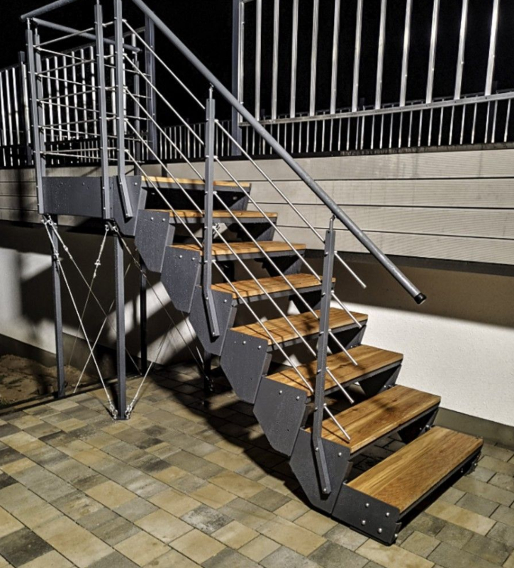 Decorio prezinta noile scari metalice modulare ASTA