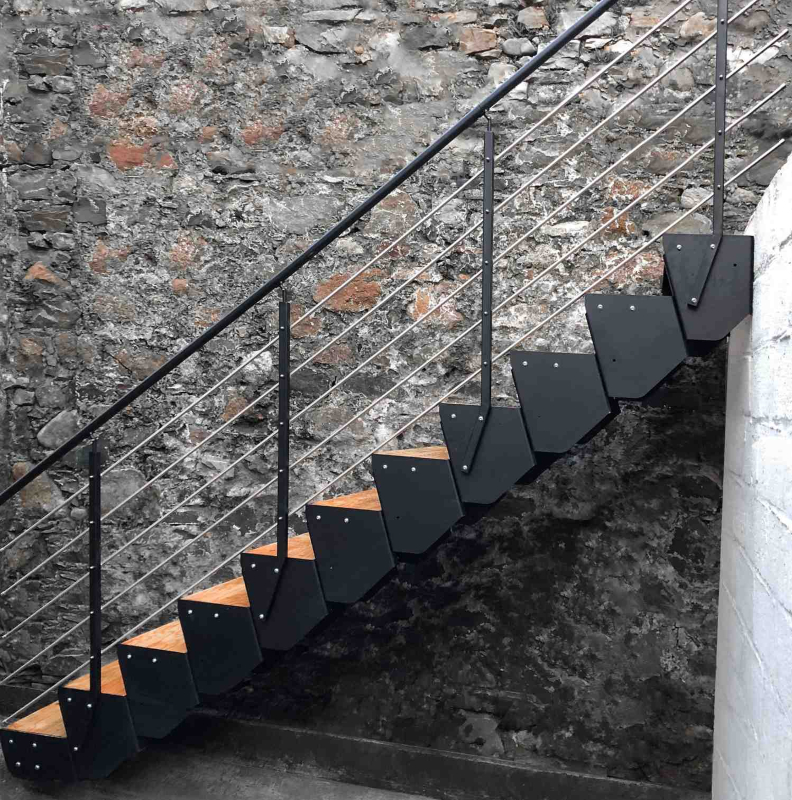 Decorio prezinta noile scari metalice modulare ASTA