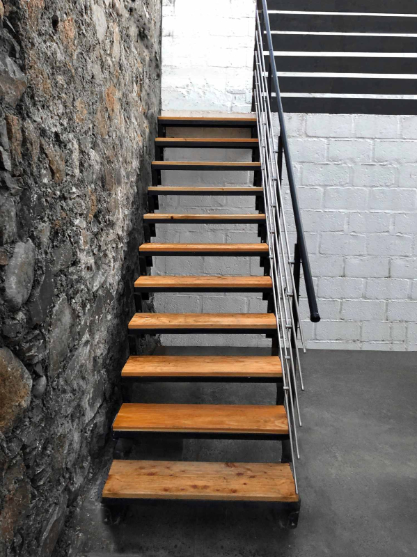 Decorio prezinta noile scari metalice modulare ASTA