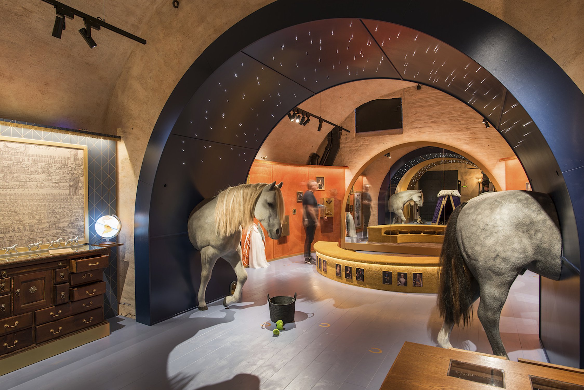The new Eclipse professional spot light for museums and art gallery's