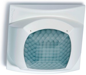 Finder isi completeaza propria Serie 18 cu 3 senzori de miscare noi conceputi pentru aplicatii specifice