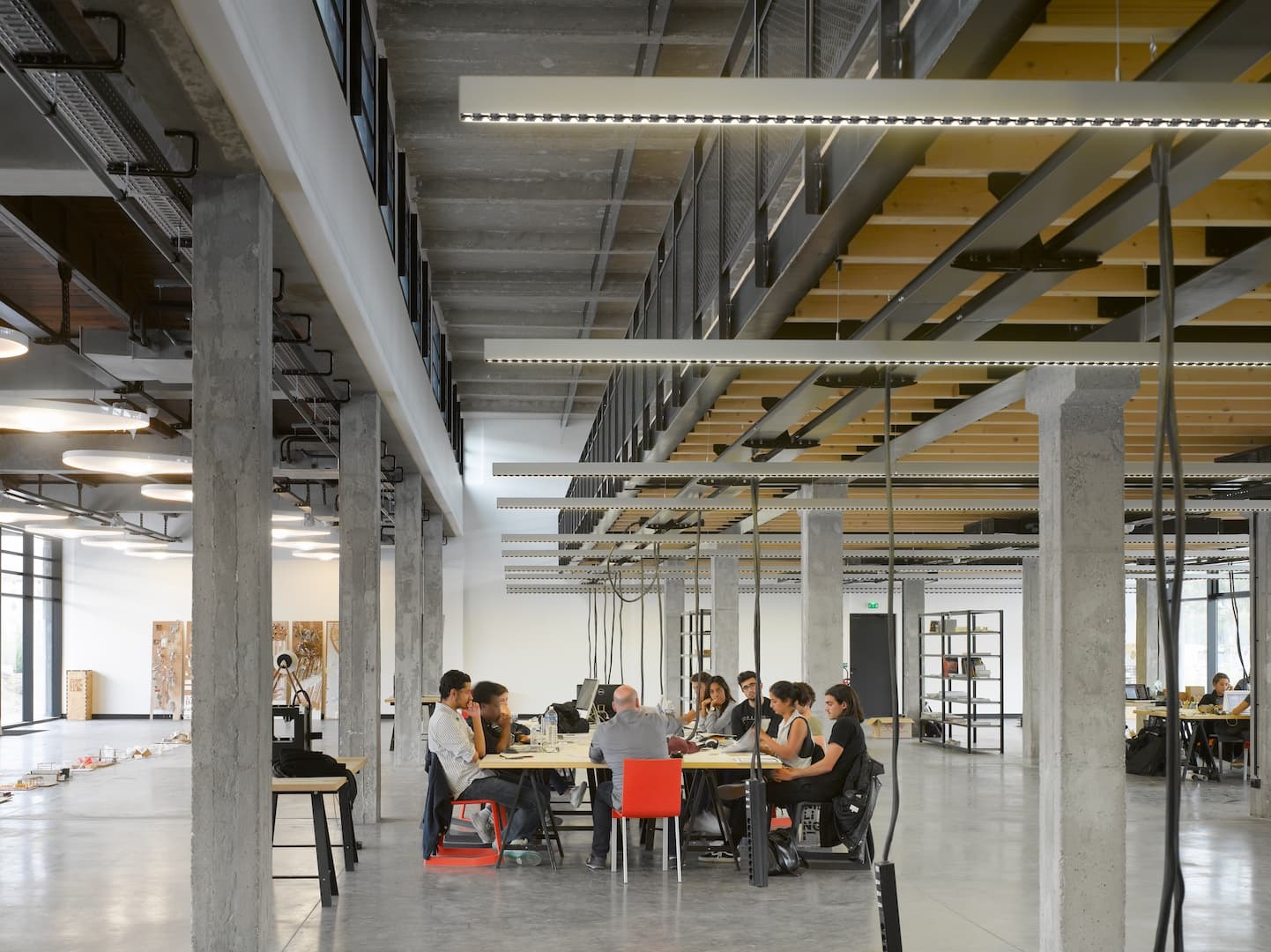 The new iGuzzini iN 60 Space continuous linearity