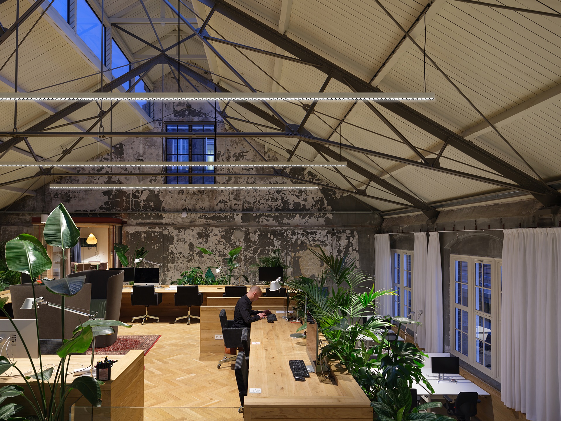 The new iGuzzini iN 60 Space continuous linearity