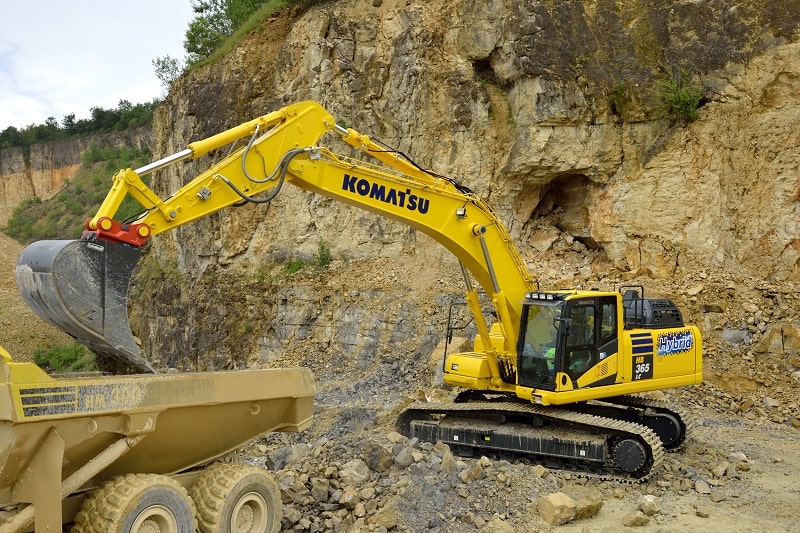 Utilajul hibrid Komatsu HB365LC-3 cucereste lumea constructiilor