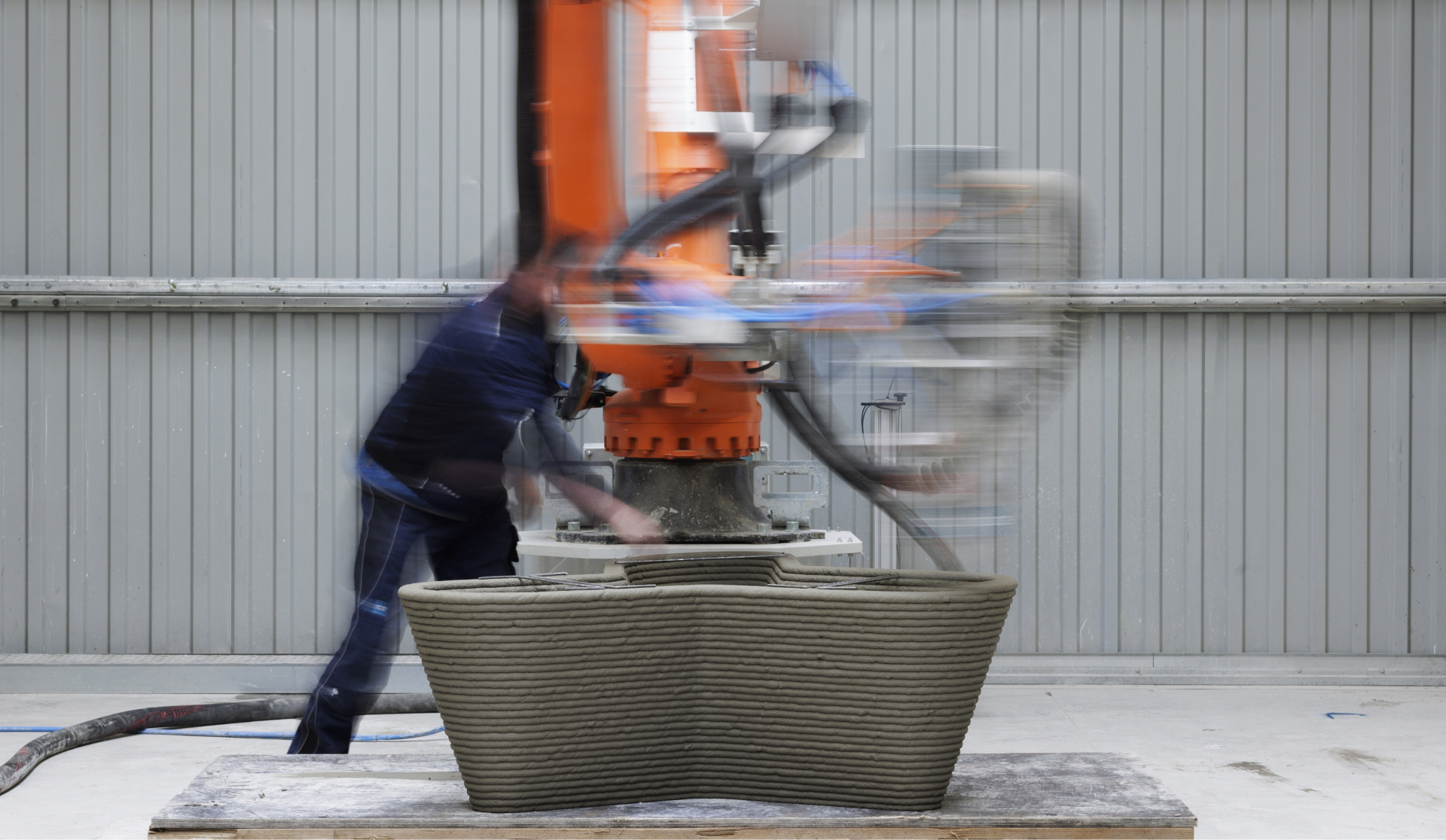 mmcité prezinta noua colectie de jardiniere din beton imprimat Typo