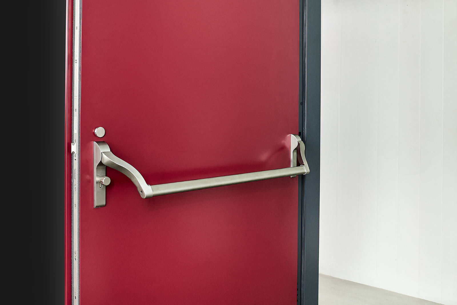 New at DOMOFERM. Strong. Safe. Sound-insulationg high-performance security doors - Panic equipment EN179/1125