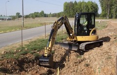 bergerat_monnoyeur_caterpillar_miniexcavator_seria_d