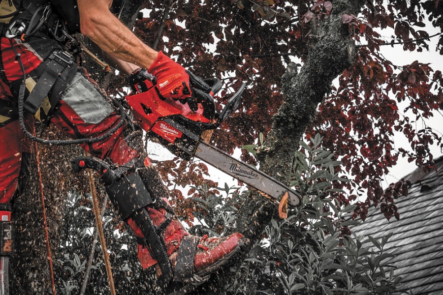 Noul fierastrau top handle cu lant Milwaukee M18 FUEL™ 35 cm - M18 FTHCHS35-802