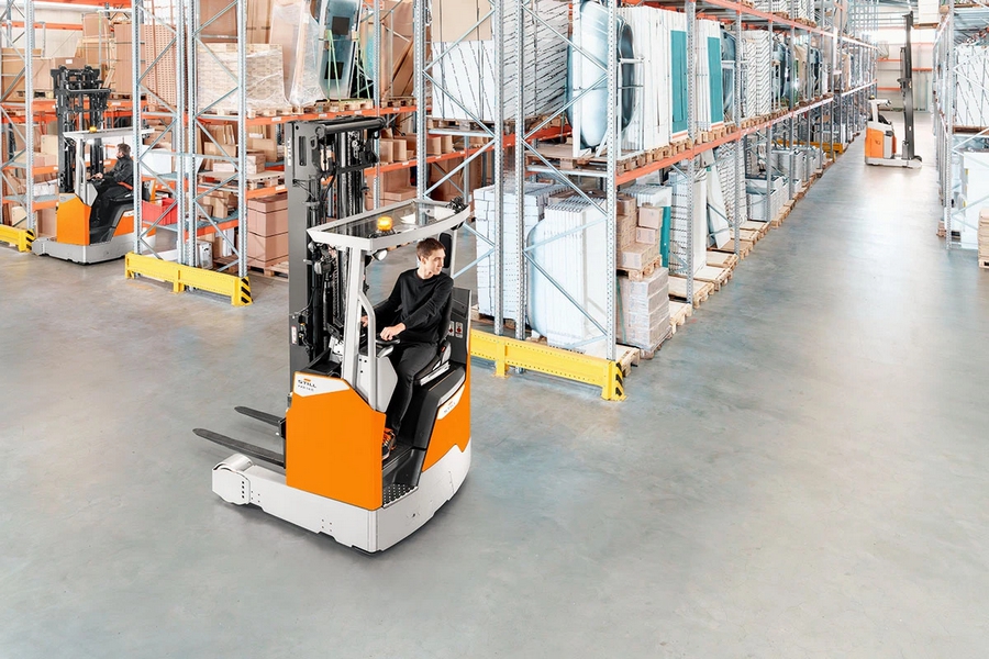 Noul stivuitor cu catarg retractabil STILL FXR 14C-16C