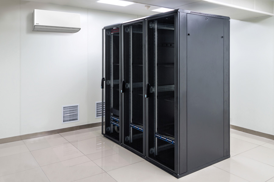 Cele mai recente aparate de aer conditionat YKEA de la Panasonic pentru camerele de servere