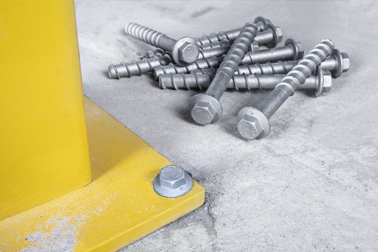 Ancorele surub Rawlplug R-HLX: ancorare rapida si sigura in toate tipurile de beton