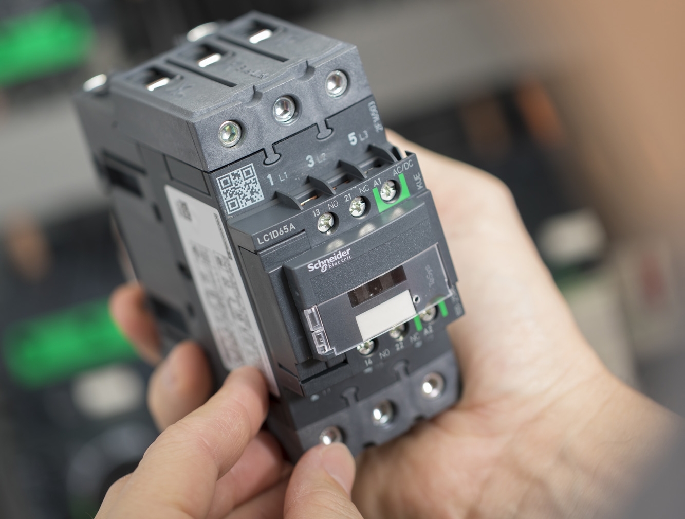 Contactoare TeSys D Green echipate cu bobine electronice inovatoare