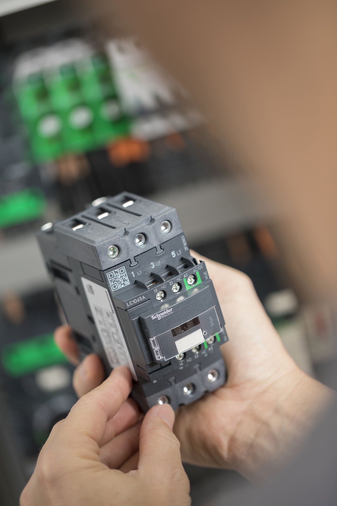 Contactoare TeSys D Green echipate cu bobine electronice inovatoare