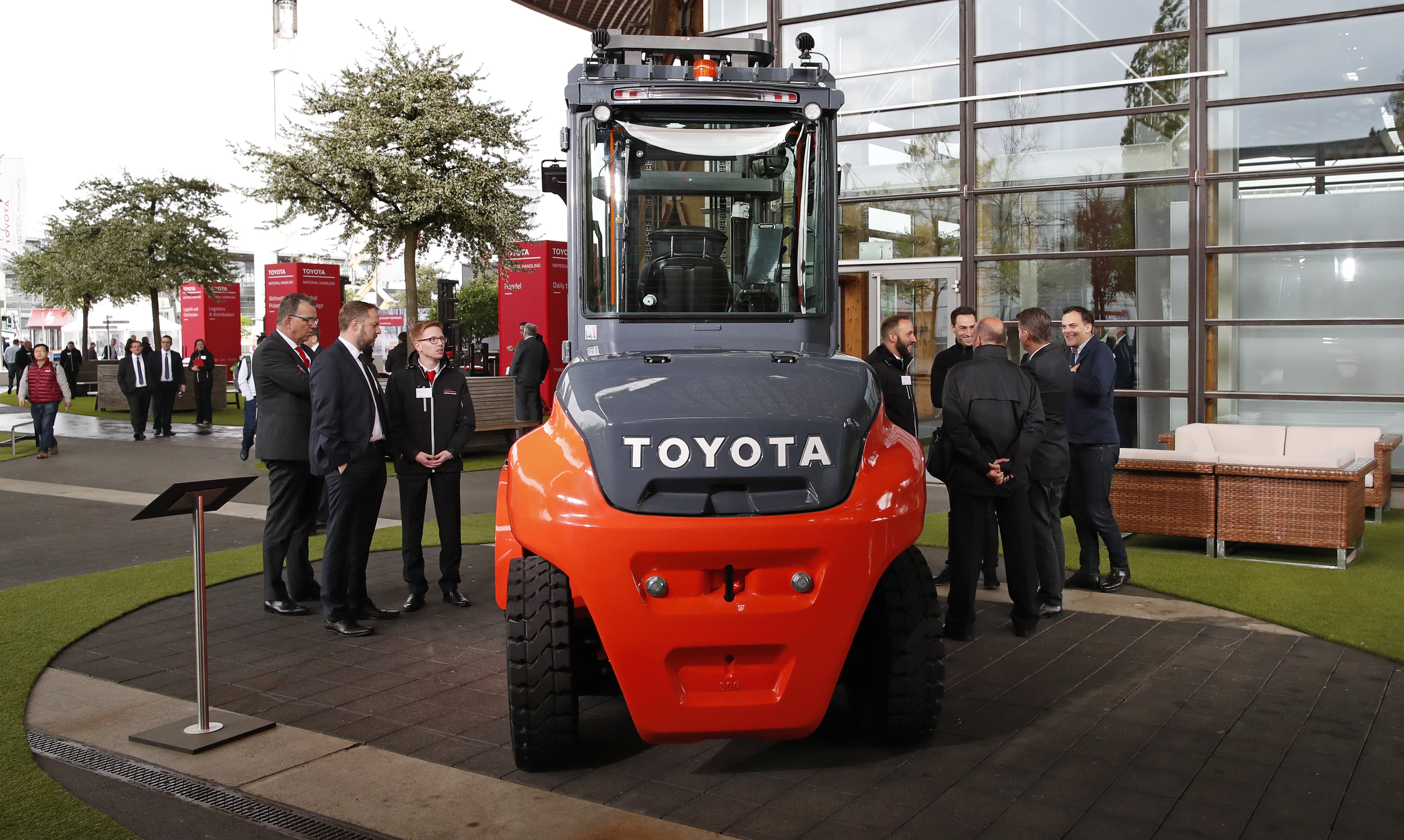Toyota lanseaza noul stivuitor electric de mare capacitate Traigo80