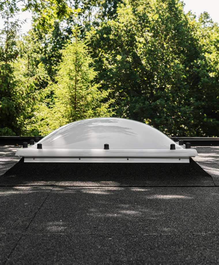 Noul luminator pentru acoperis terasa VELUX