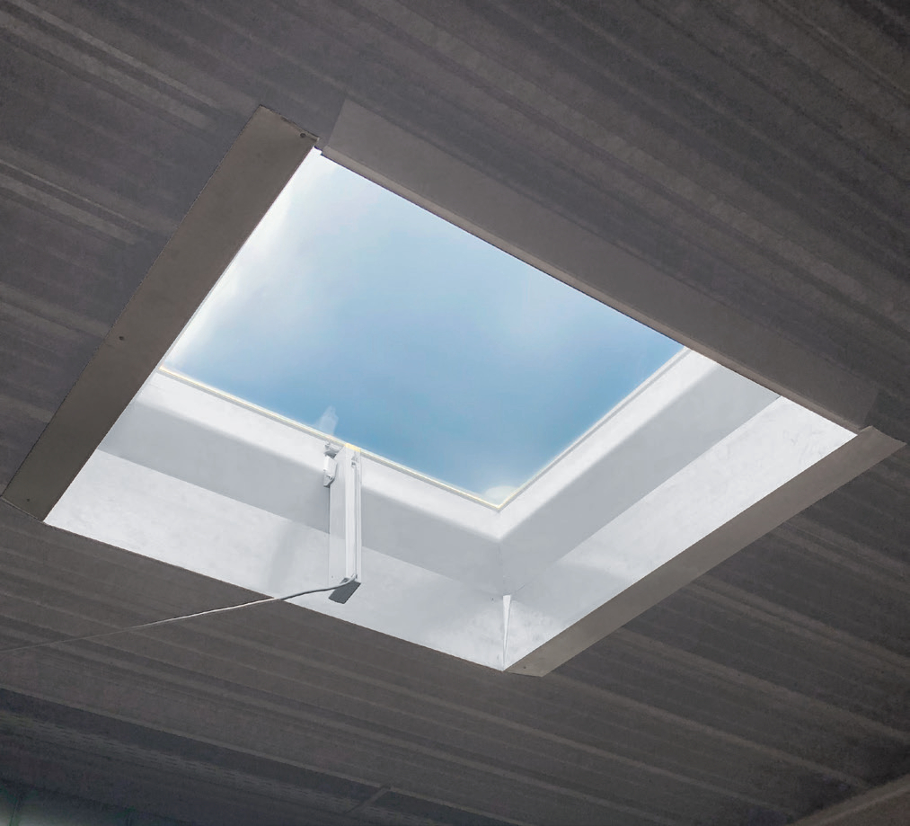 Noul luminator pentru acoperis terasa VELUX