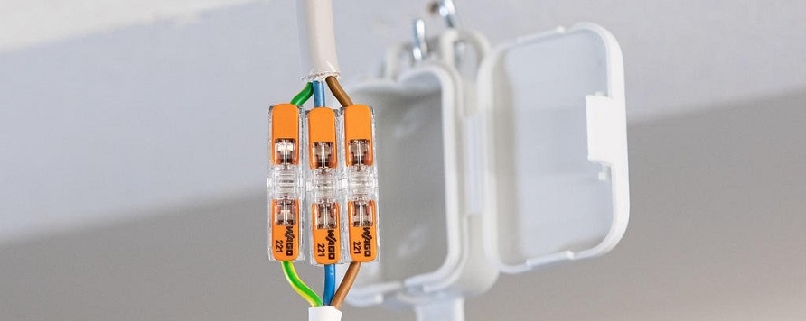 WAGO 221 Series inline splicing connectors with levers