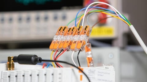 WAGO 221 Series inline splicing connectors with levers