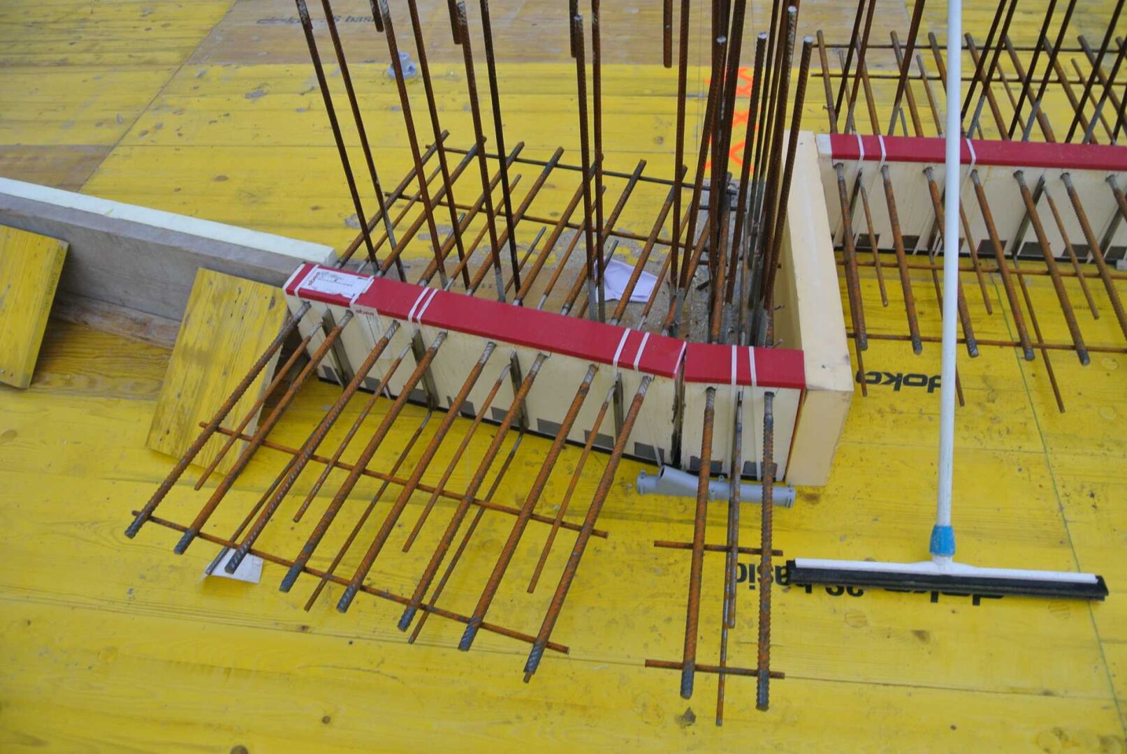 Conectori termoizolatori Peikko EBEA® pentru eliminarea puntilor termice de la balcoane