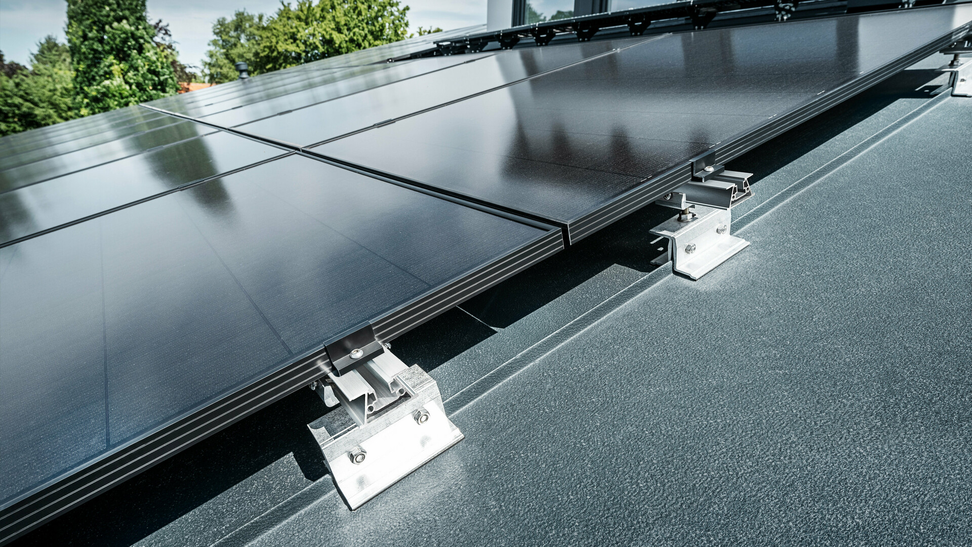 Sistem de fixare a panourilor fotovoltaice PREFA Solar